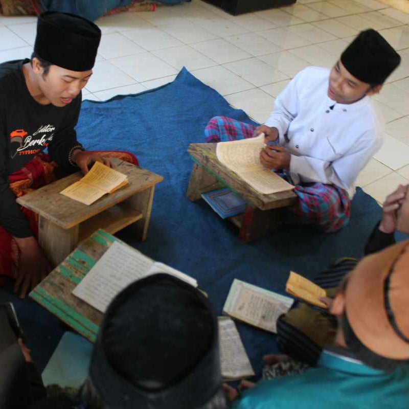 The Light of Knowledge: Waqaf Al-Quran