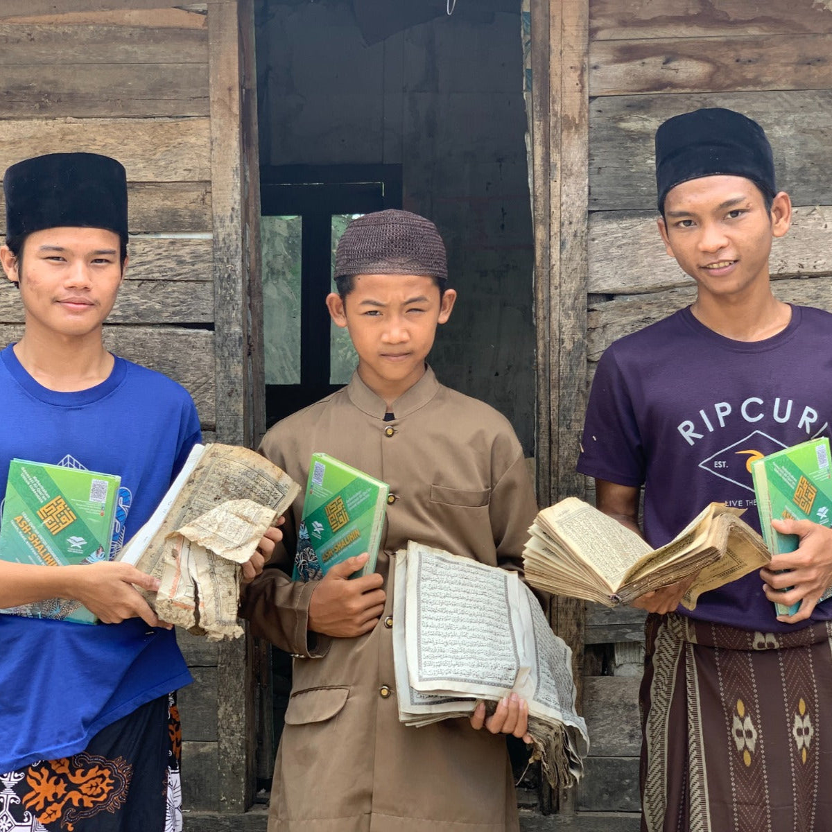 The Light of Knowledge: Waqaf Al-Quran